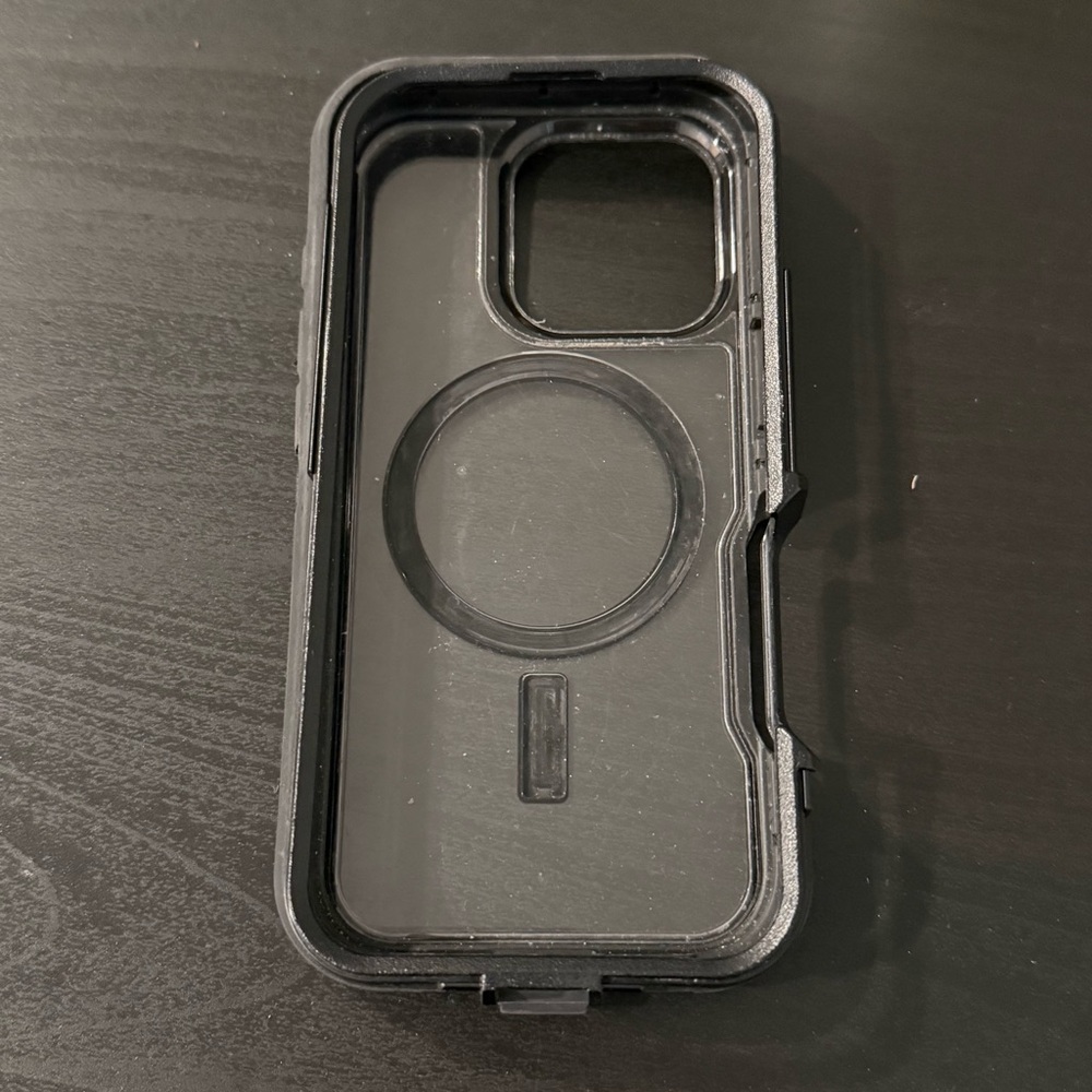iPhone 16 Pro Otterbox Defender Case